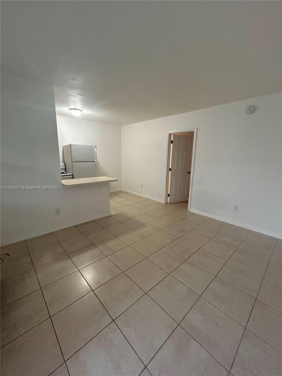 LAUDERDALE PARK 6-33 1/2 - Residential Lease