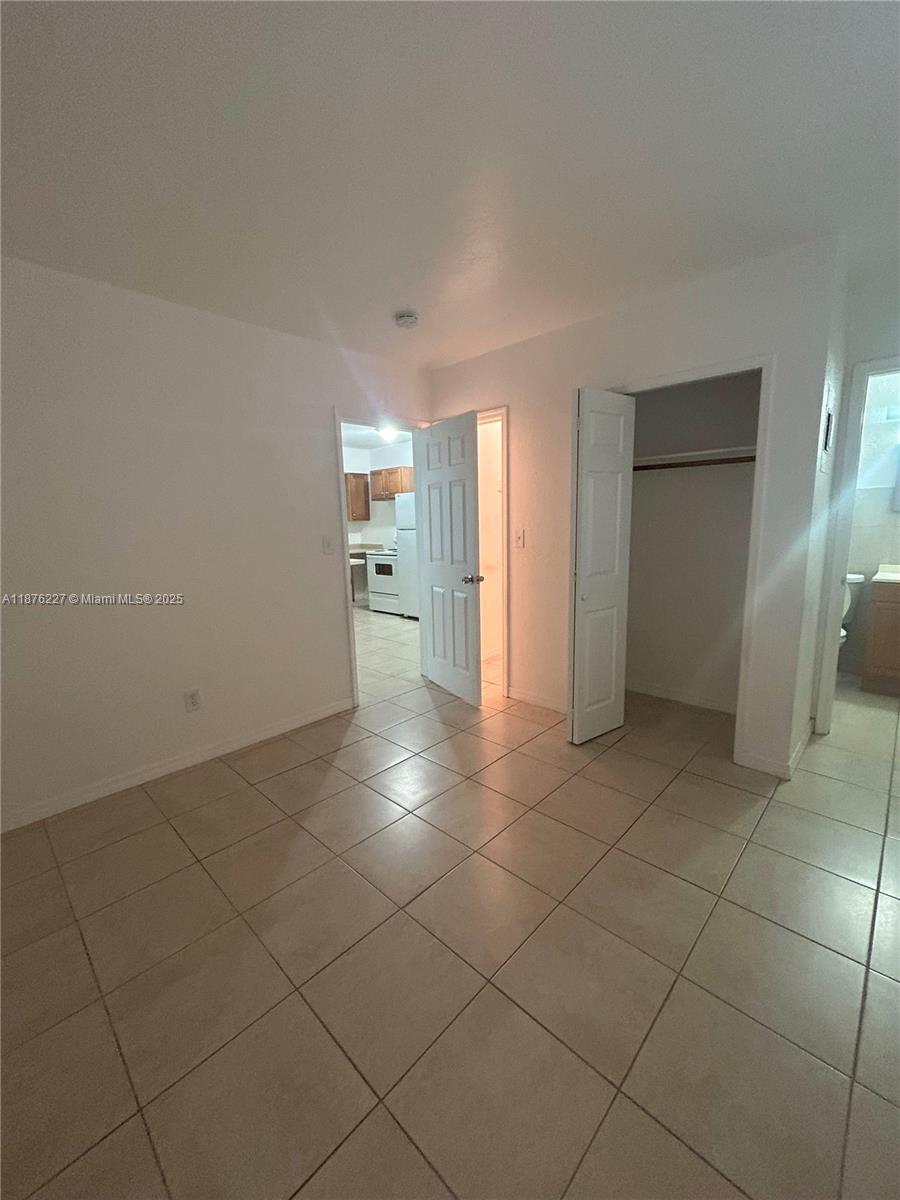 LAUDERDALE PARK 6-33 1/2 - Residential Lease