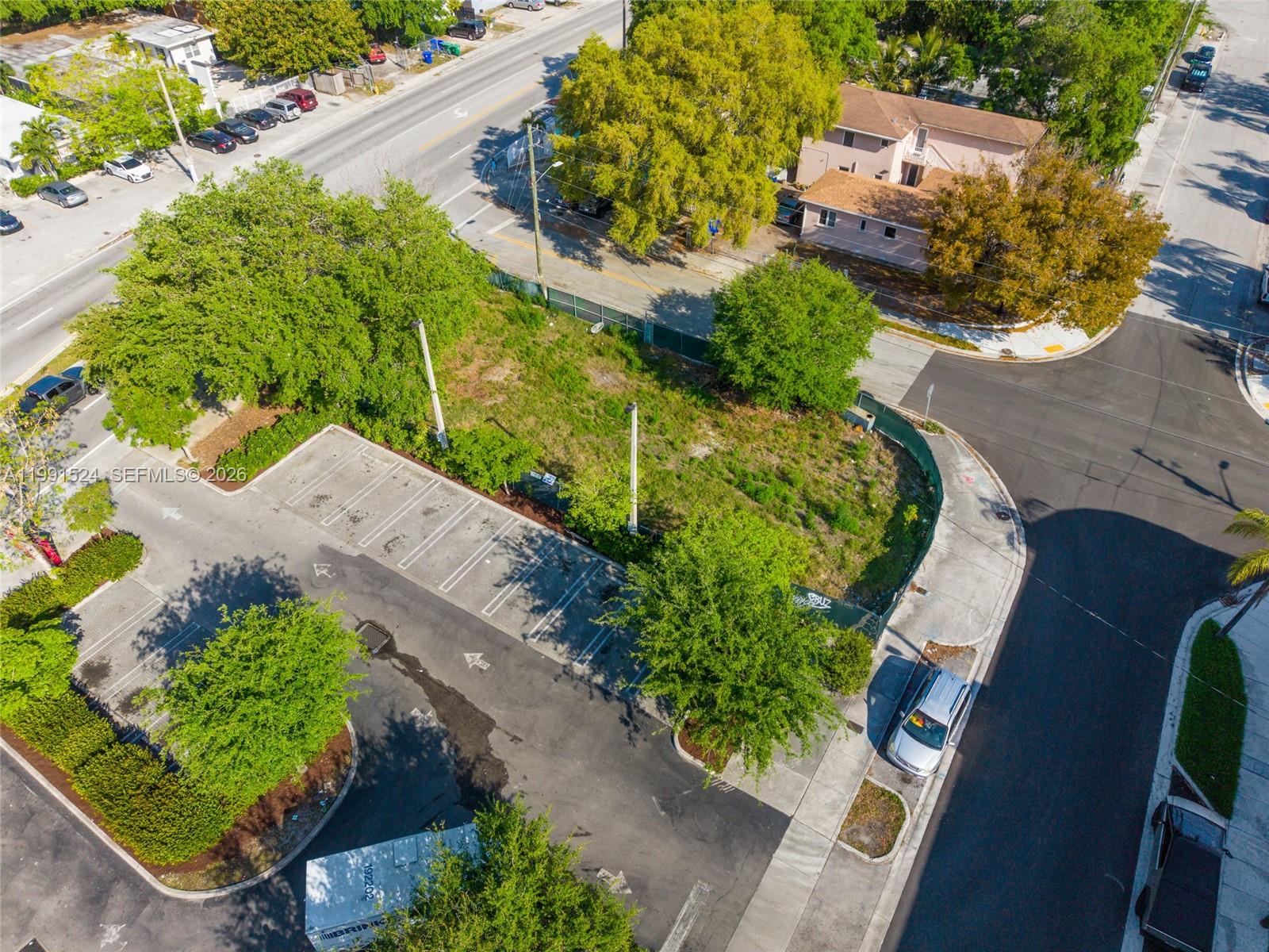 COMMERCIAL CENTER - Land