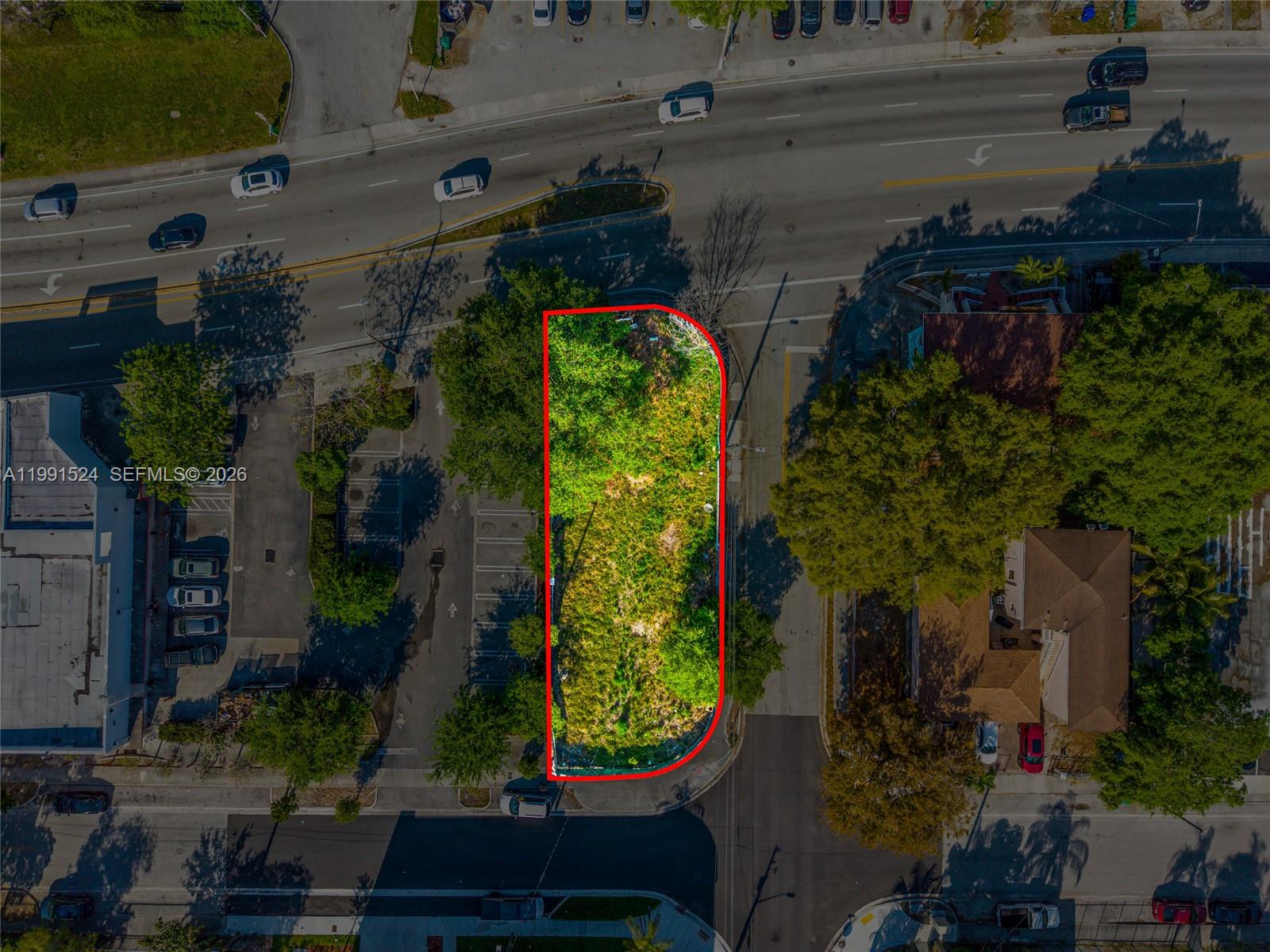 COMMERCIAL CENTER - Land