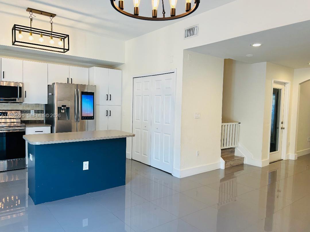 LAKES BY THE BAY JAY - Residential Lease