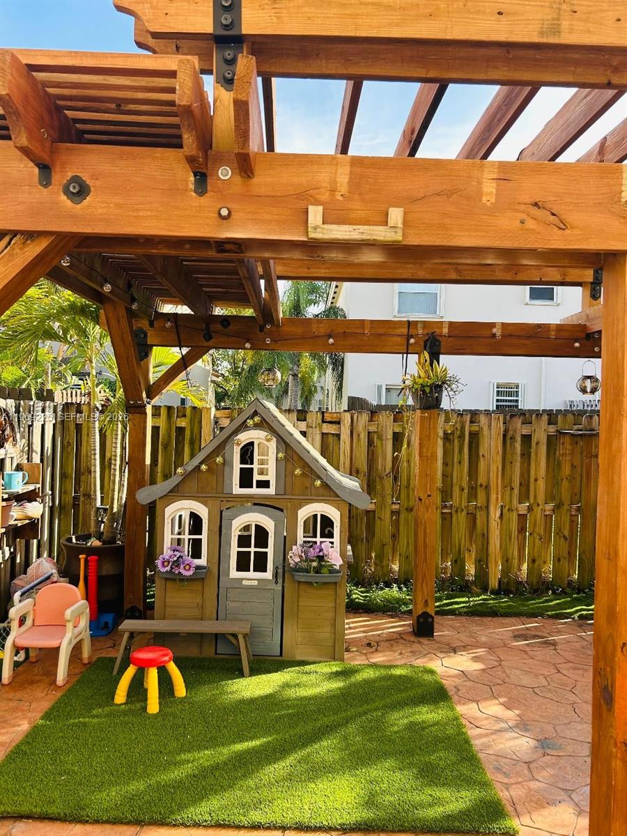 LAKES BY THE BAY JAY - Residential Lease