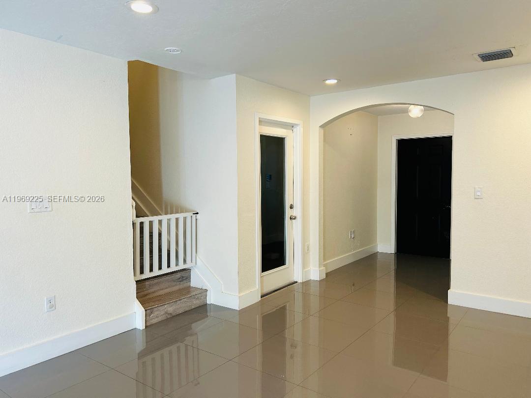 LAKES BY THE BAY JAY - Residential Lease