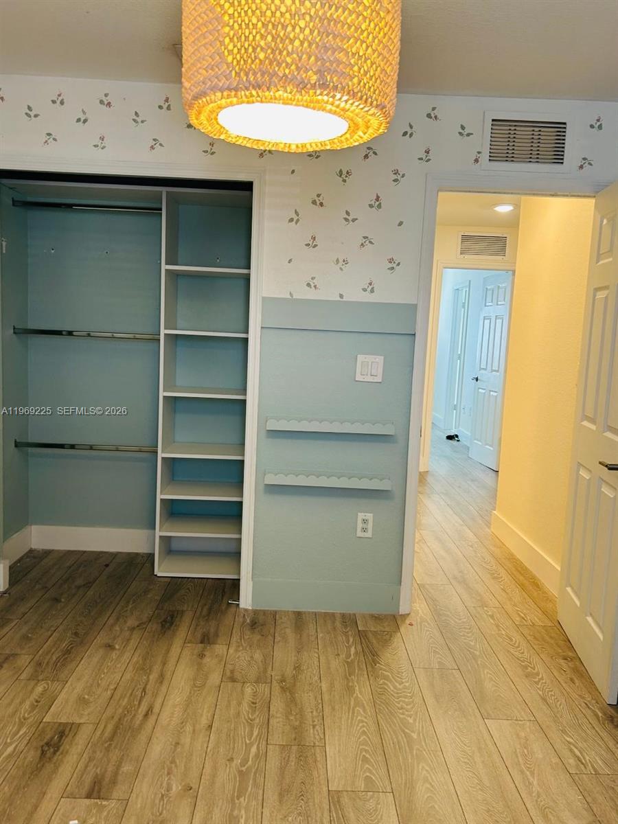 LAKES BY THE BAY JAY - Residential Lease