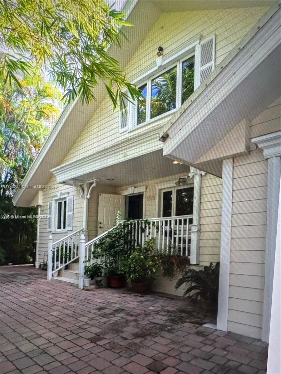 Key West Style, Amazing Intercoastal peaceful waterfront home, 2 floor private House, with 95 feet long deck. Renovated with brand new kitchens. Second story w/ Rooftop Terrace. Also 2 kitchen and 2 living room, so house can be used as two separate homes, with heated Pool and Spa, with Gym. no fixed bridges & has spectacular wide view of the North Fork of the New River. 95 feet of linear water frontage & With 6 feet depth. Deep enough for Sailboat. Quick ride to the ocean.