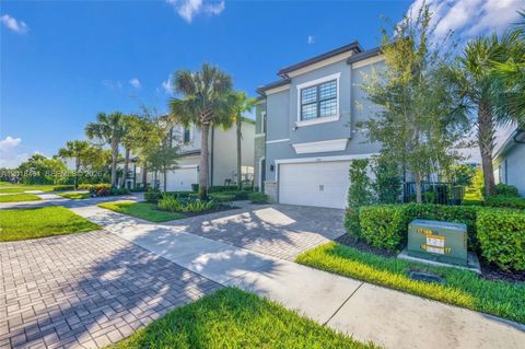 Photo of 2454 Primrose Pl, Oakland Park, FL 33309 (MLS # A12018461)