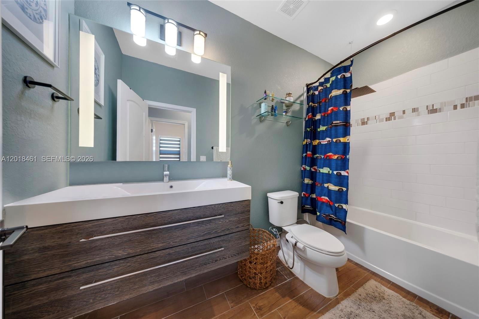 OAK TREE PROPERTY REDEVEL - Residential