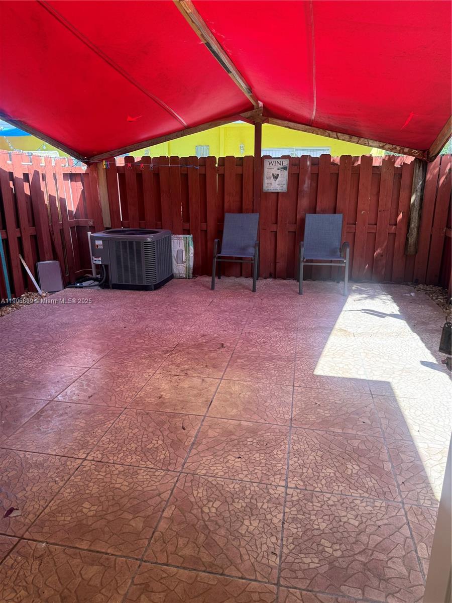 POINT ROYALE BLDGS 3 & 4 - Residential Lease