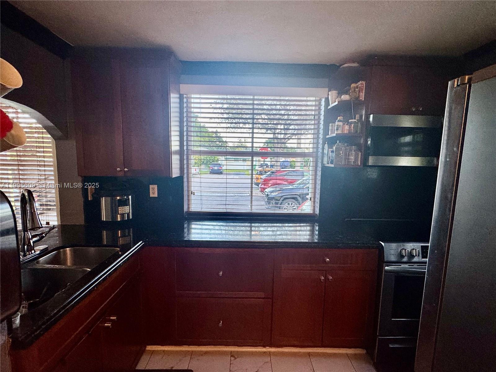 POINT ROYALE BLDGS 3 & 4 - Residential Lease