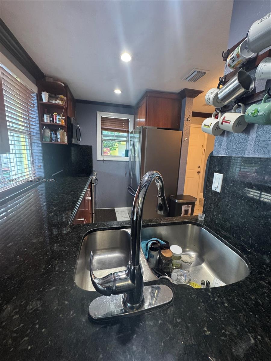 POINT ROYALE BLDGS 3 & 4 - Residential Lease