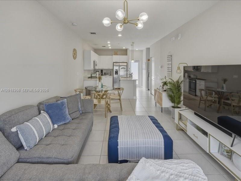 DOWNTOWN DORAL SOUTH PHAS - Residential