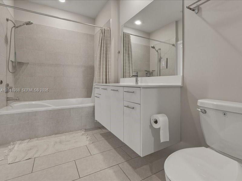 DOWNTOWN DORAL SOUTH PHAS - Residential