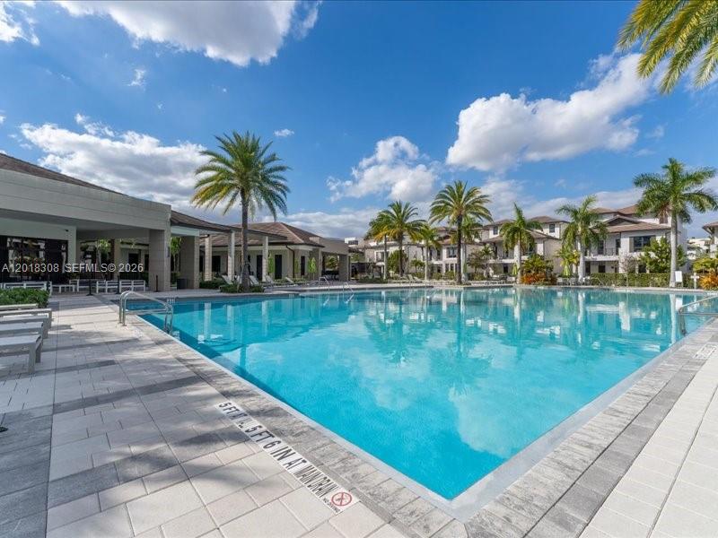 DOWNTOWN DORAL SOUTH PHAS - Residential