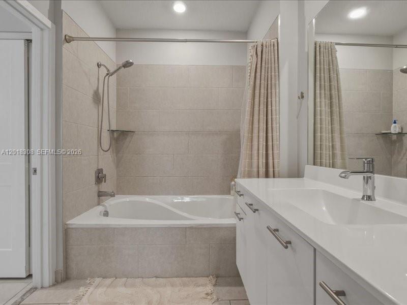 DOWNTOWN DORAL SOUTH PHAS - Residential