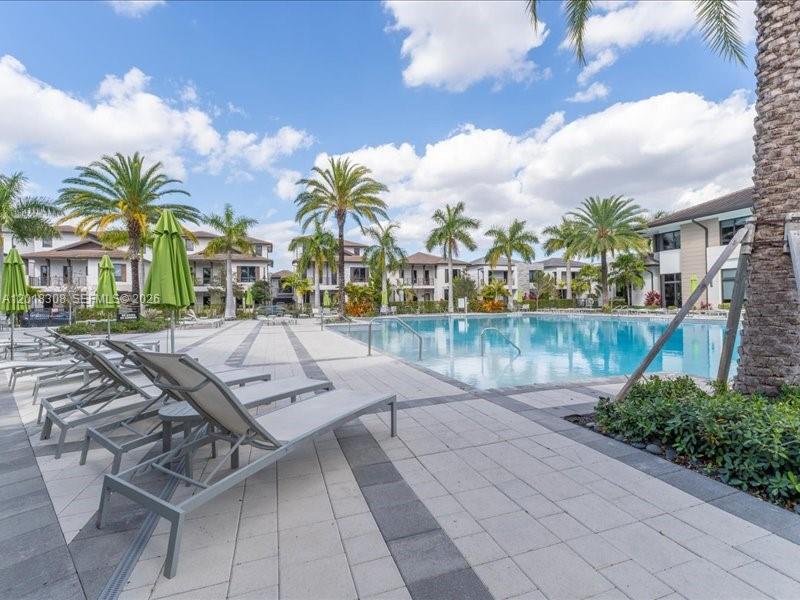DOWNTOWN DORAL SOUTH PHAS - Residential