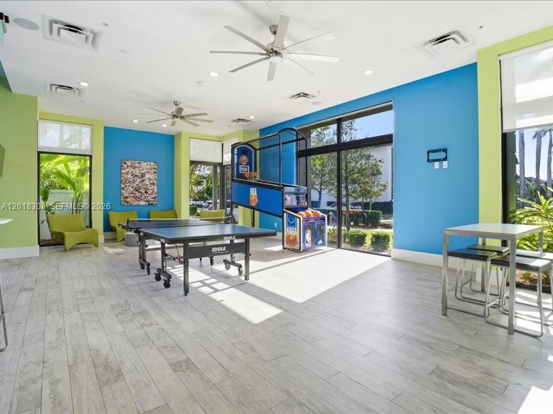 DOWNTOWN DORAL SOUTH PHAS - Residential