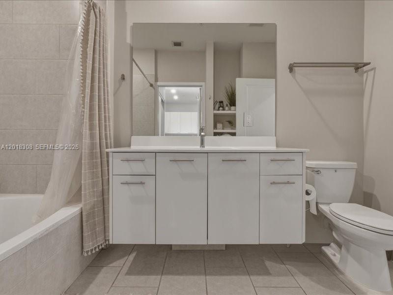 DOWNTOWN DORAL SOUTH PHAS - Residential