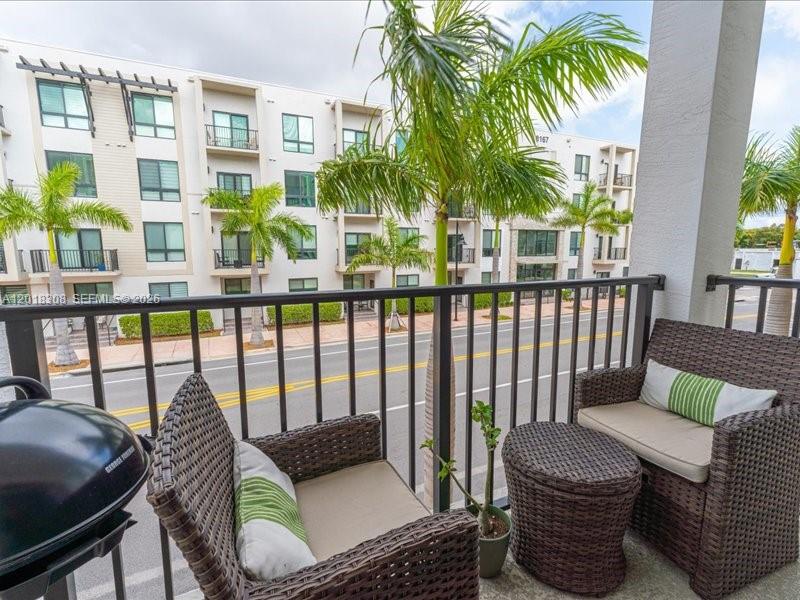 DOWNTOWN DORAL SOUTH PHAS - Residential