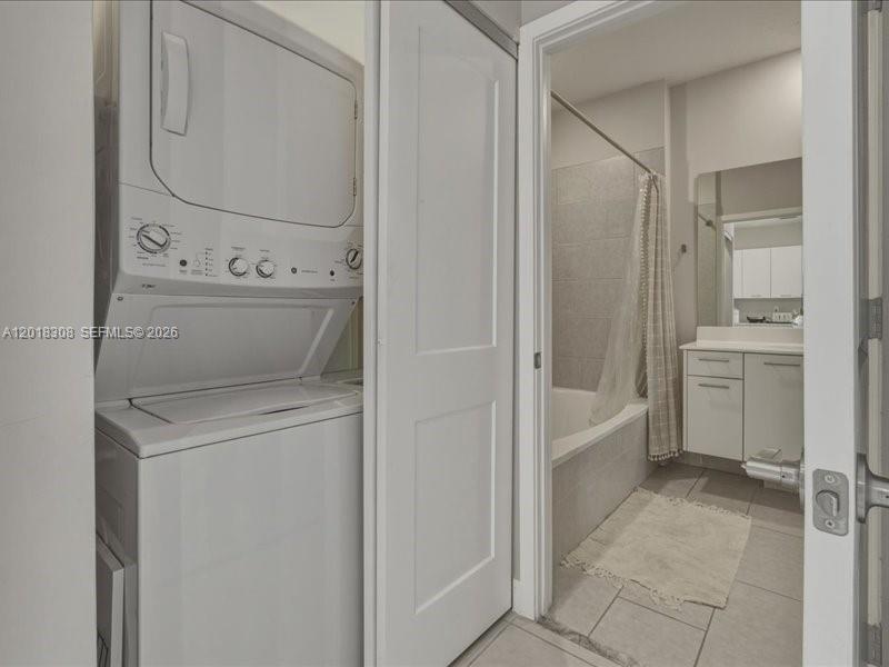 DOWNTOWN DORAL SOUTH PHAS - Residential