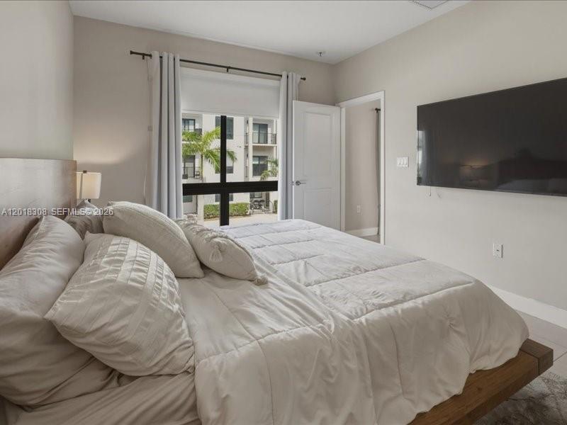 DOWNTOWN DORAL SOUTH PHAS - Residential