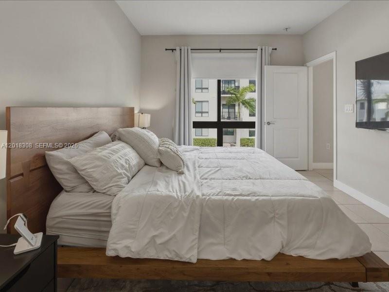 DOWNTOWN DORAL SOUTH PHAS - Residential