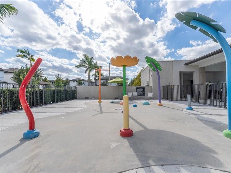 DOWNTOWN DORAL SOUTH PHAS - Residential