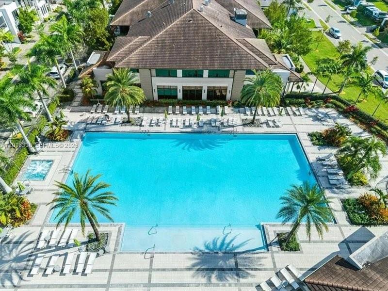 DOWNTOWN DORAL SOUTH PHAS - Residential