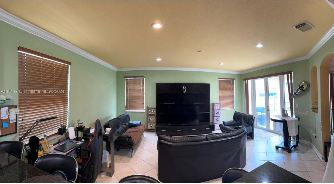 DORAL ISLES NORTH SEC ONE - Residential