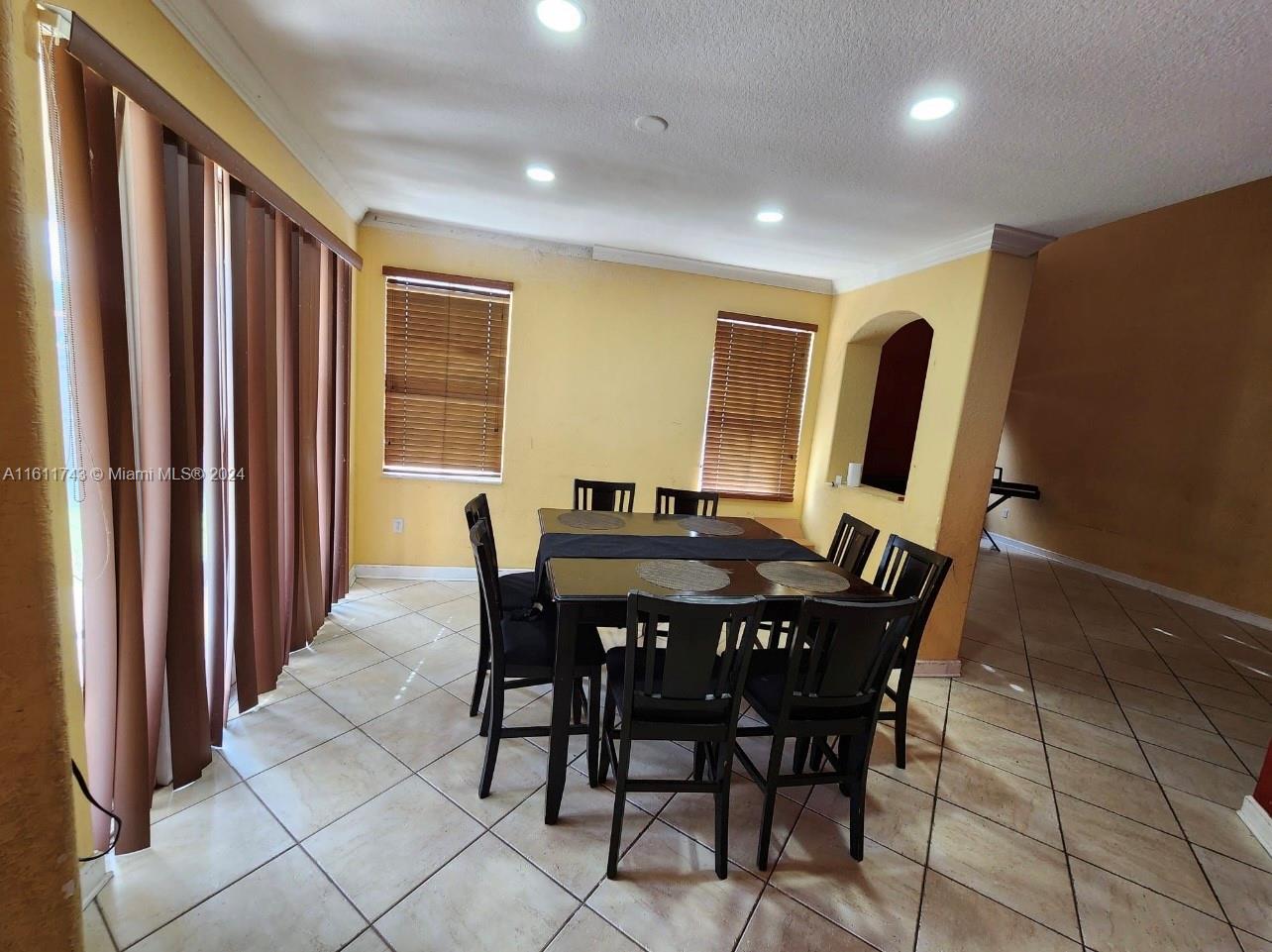 DORAL ISLES NORTH SEC ONE - Residential