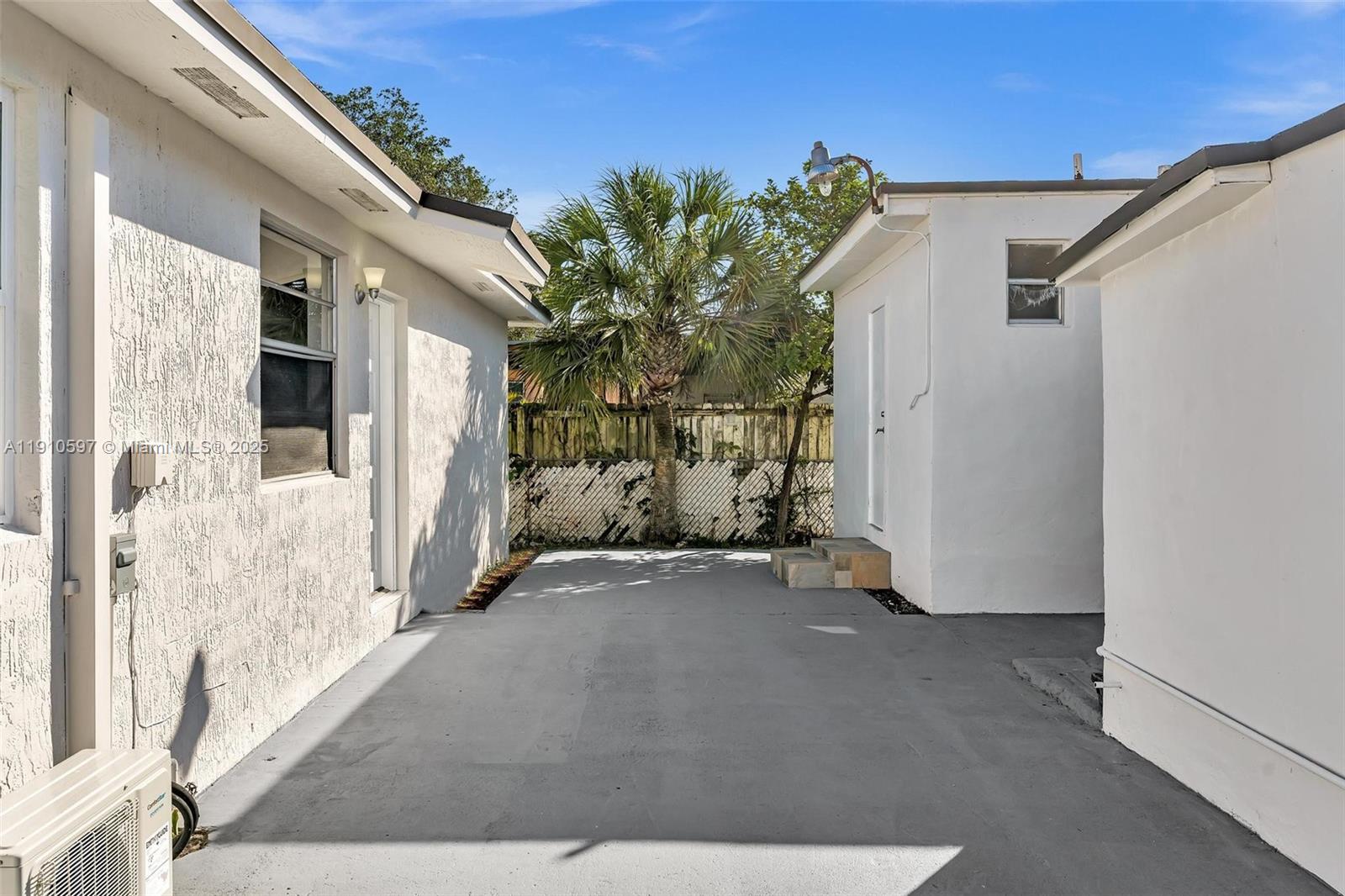 BLANTON PARK - Residential Lease