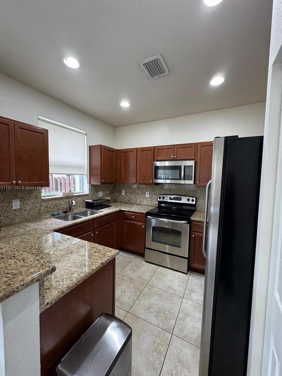 Beautiful and spacious corner townhome in the heart of Doral! This 3 bed / 2.5 bath unit features a private garage, open living spaces, and abundant natural light, partially furnished. Enjoy a large private patio perfect for relaxing or entertaining. Located in a quiet and well-maintained community, close to top-rated schools, shopping centers, restaurants, and major highways. A perfect place to call home! Easy Access to Florida's Turnpike, Club House, Community Pool, Tenis, Basket,