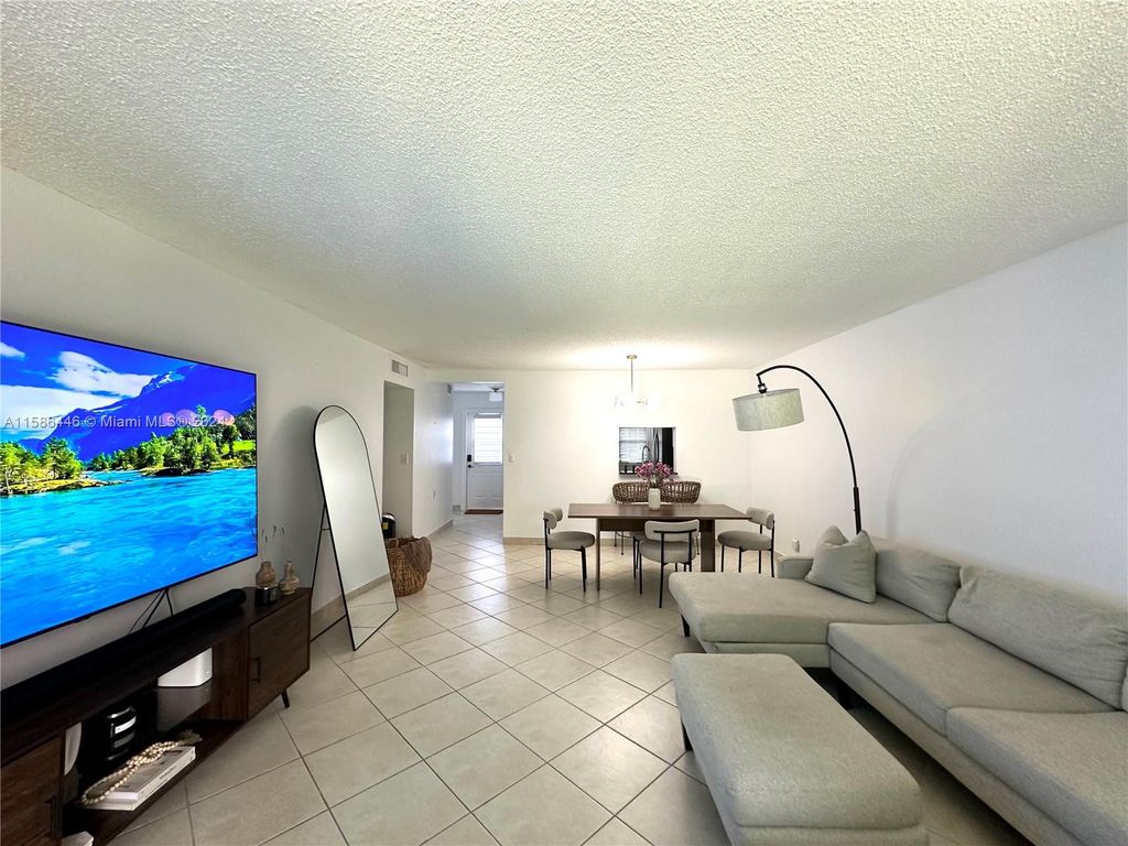 Photo of 620 NE 12th Ave #102, Hallandale Beach, FL 33009 (MLS # A11586446)