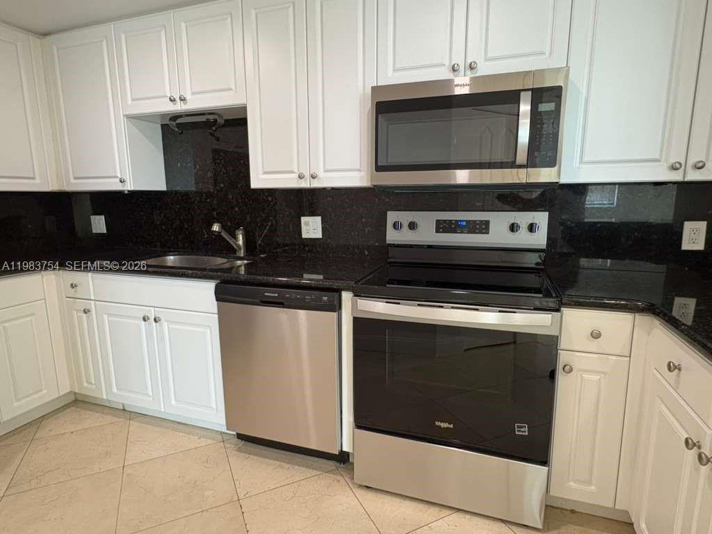 GABLES VIEW CONDO - Residential Lease