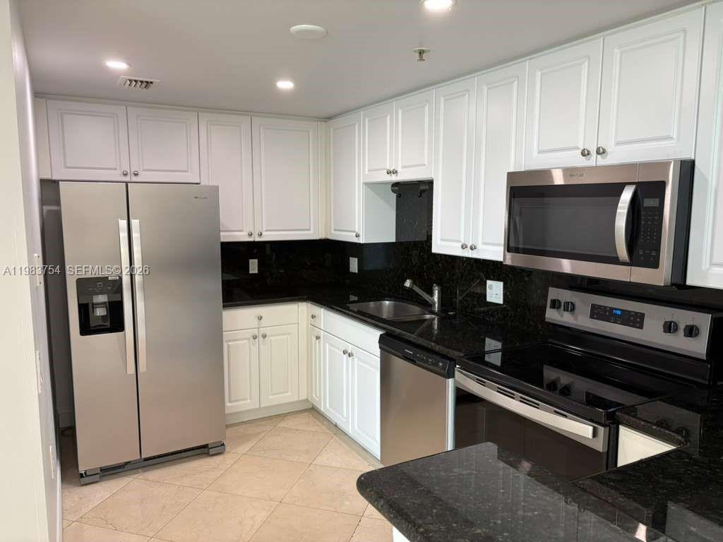 GABLES VIEW CONDO - Residential Lease