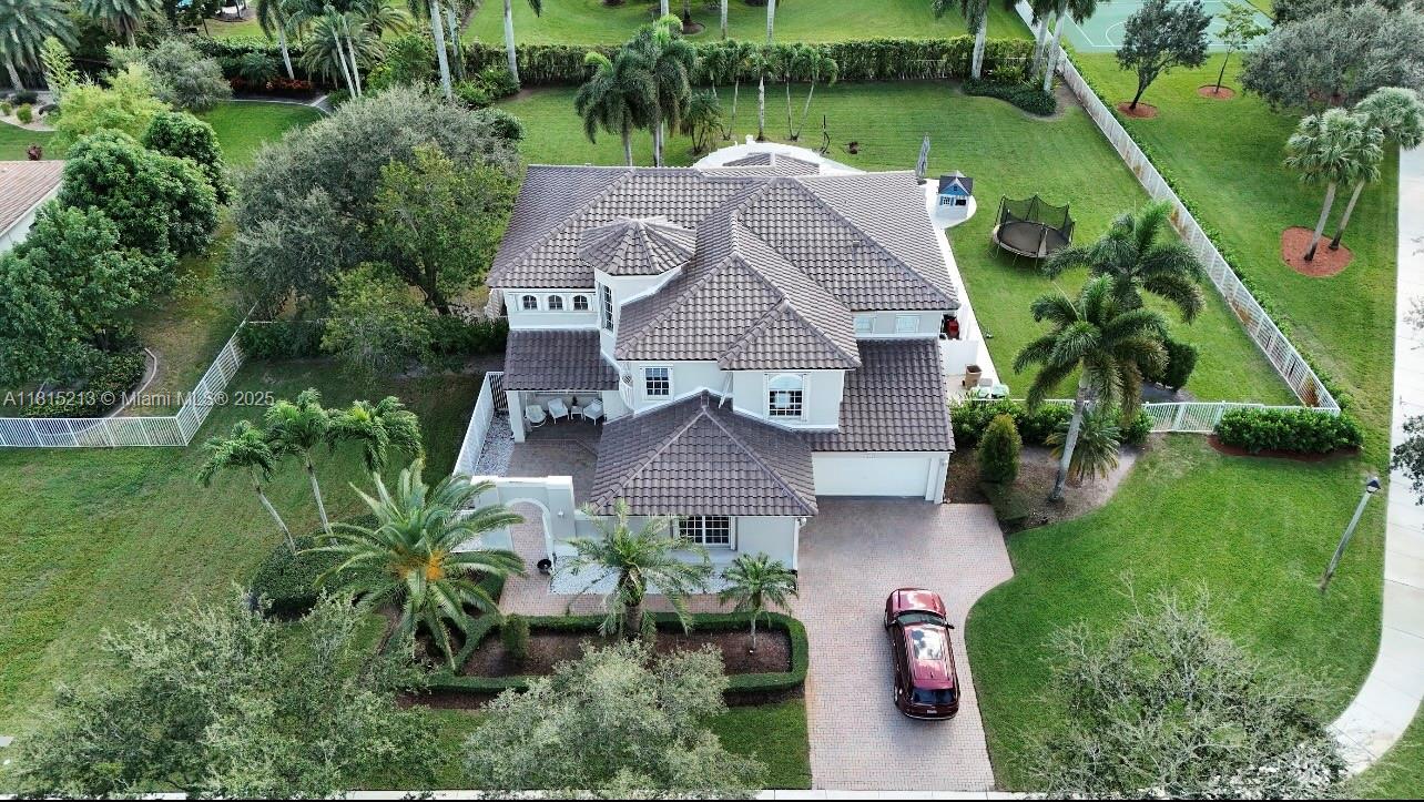 15852 Sw 15th St, Davie, Broward County, Florida - 5 Bedrooms  
4 Bathrooms - 