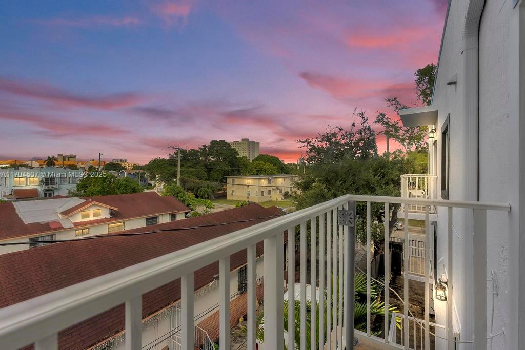 948 Sw 3rd St 303, Miami, Broward County, Florida - 2 Bedrooms  
1 Bathrooms - 