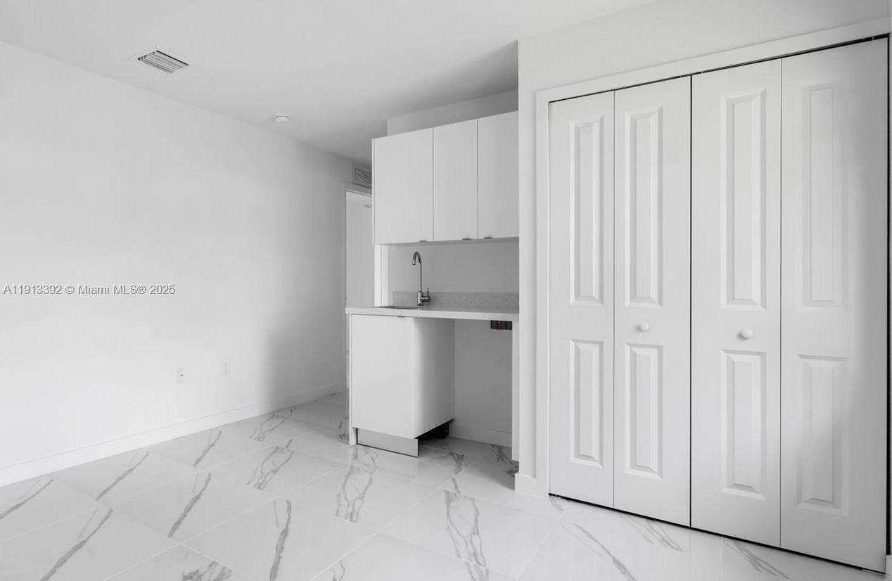 DOWNER PALMS DIV 2 - Residential Lease