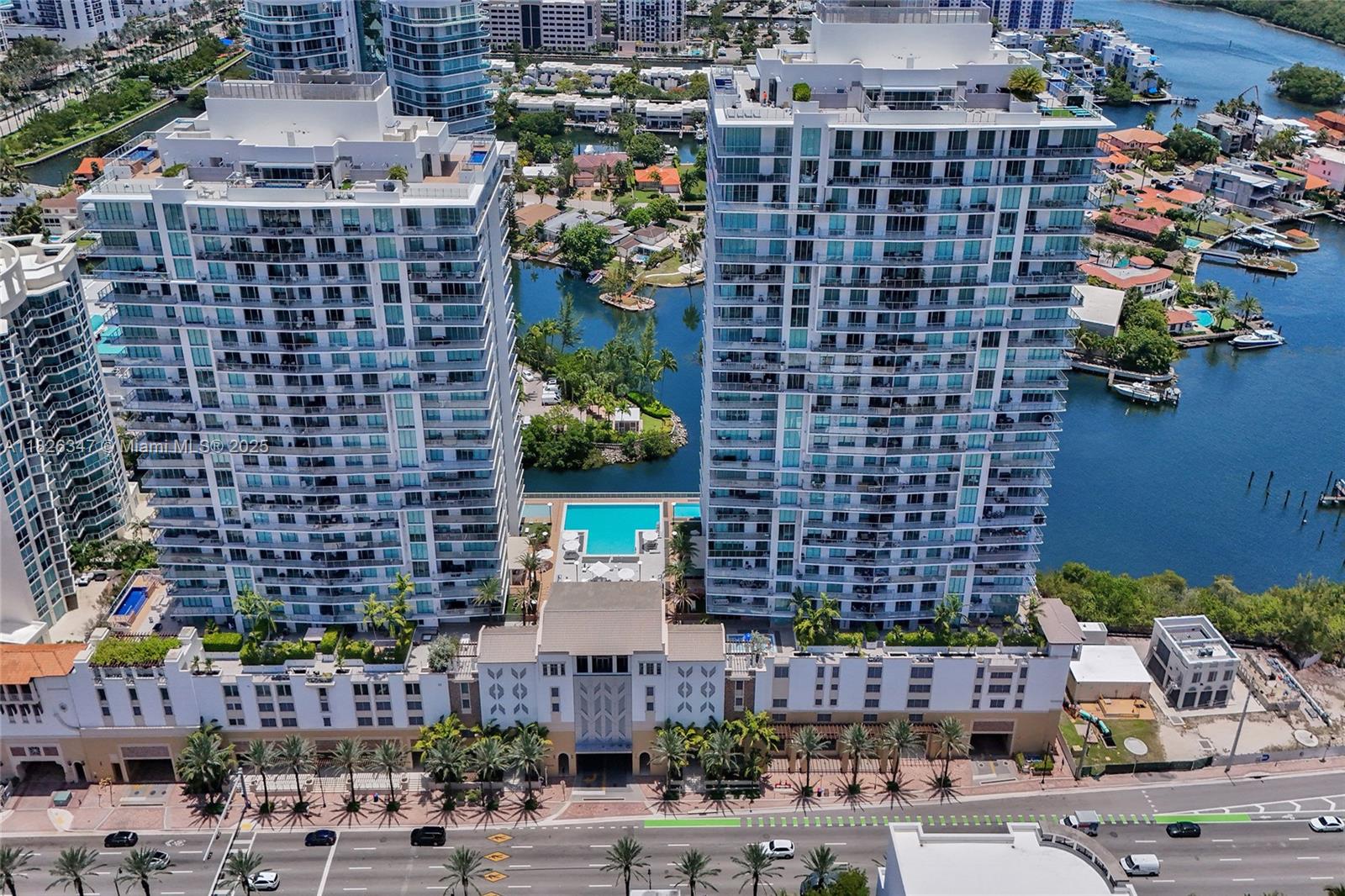 PARQUE TOWERS CONDO - Residential