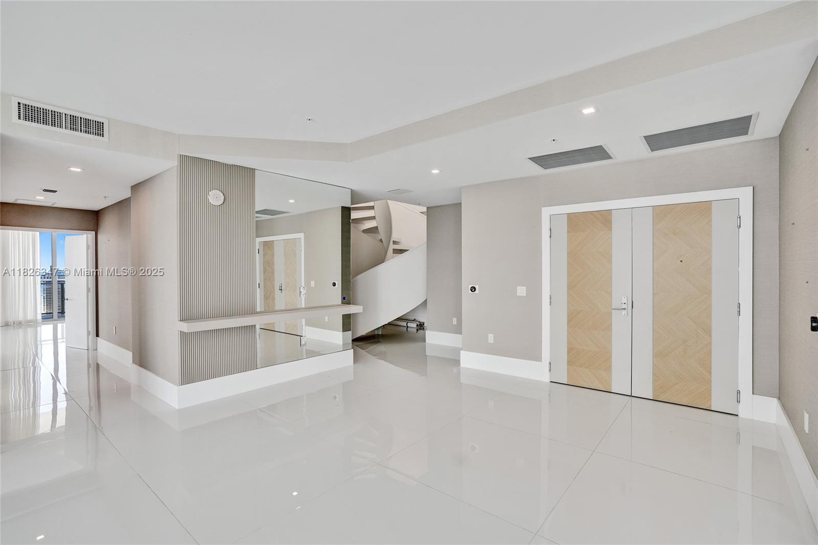 PARQUE TOWERS CONDO - Residential