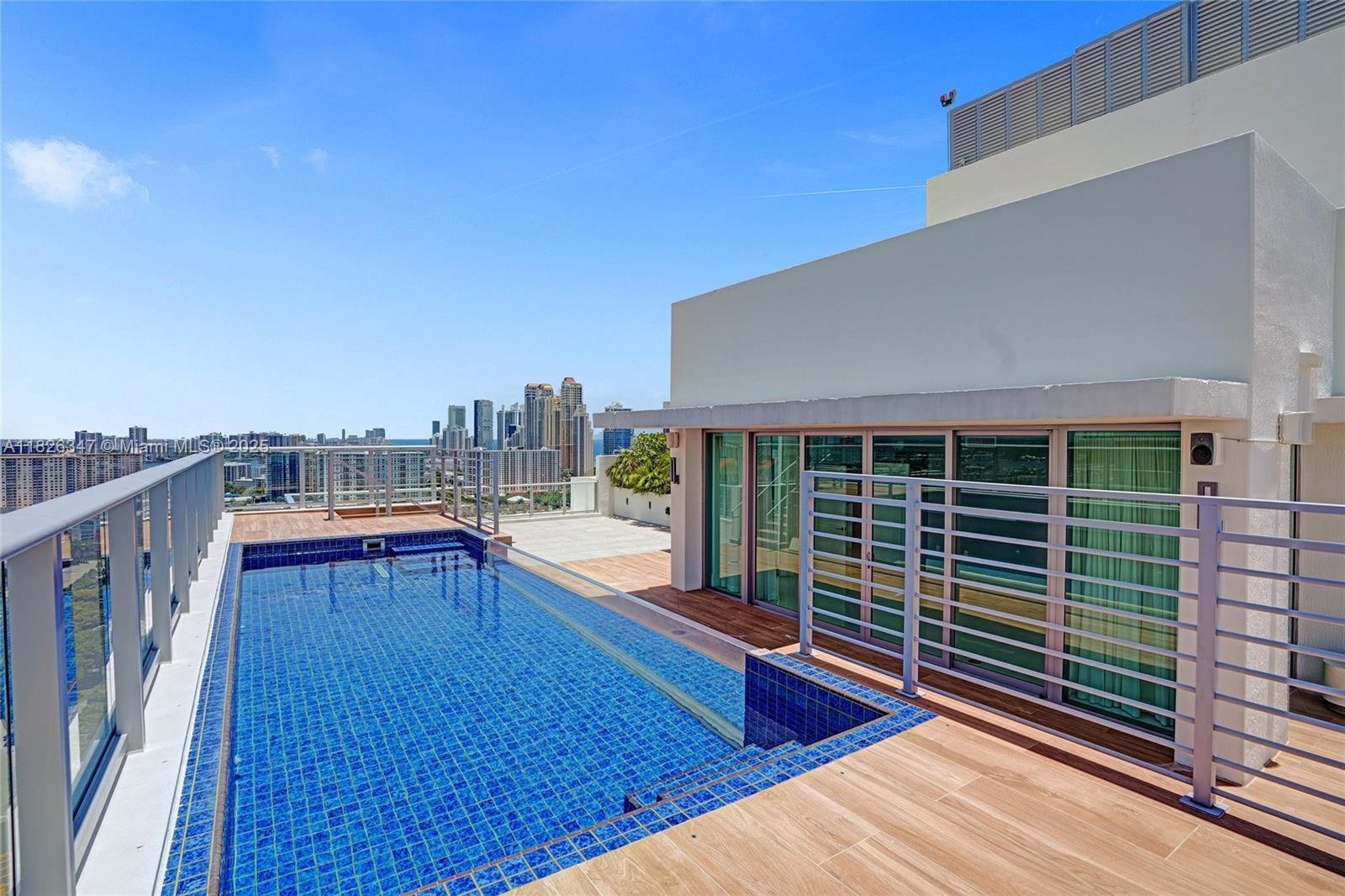 PARQUE TOWERS CONDO - Residential