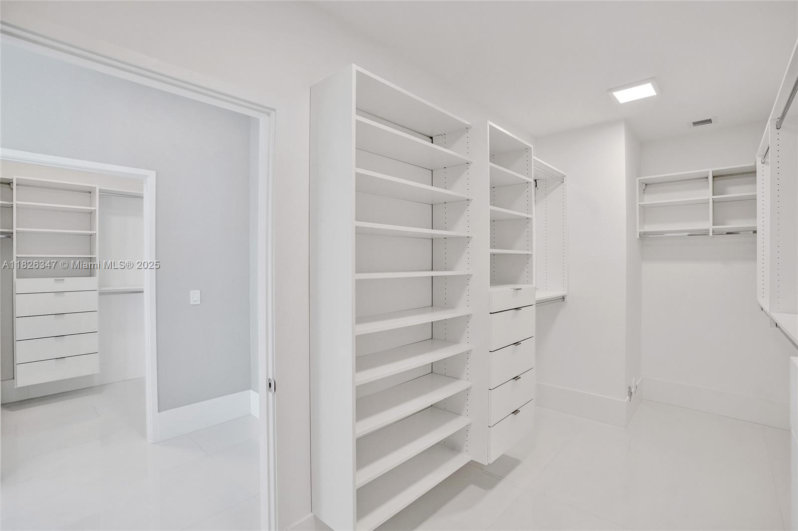 PARQUE TOWERS CONDO - Residential