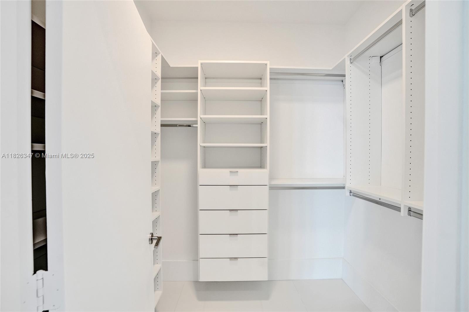 PARQUE TOWERS CONDO - Residential