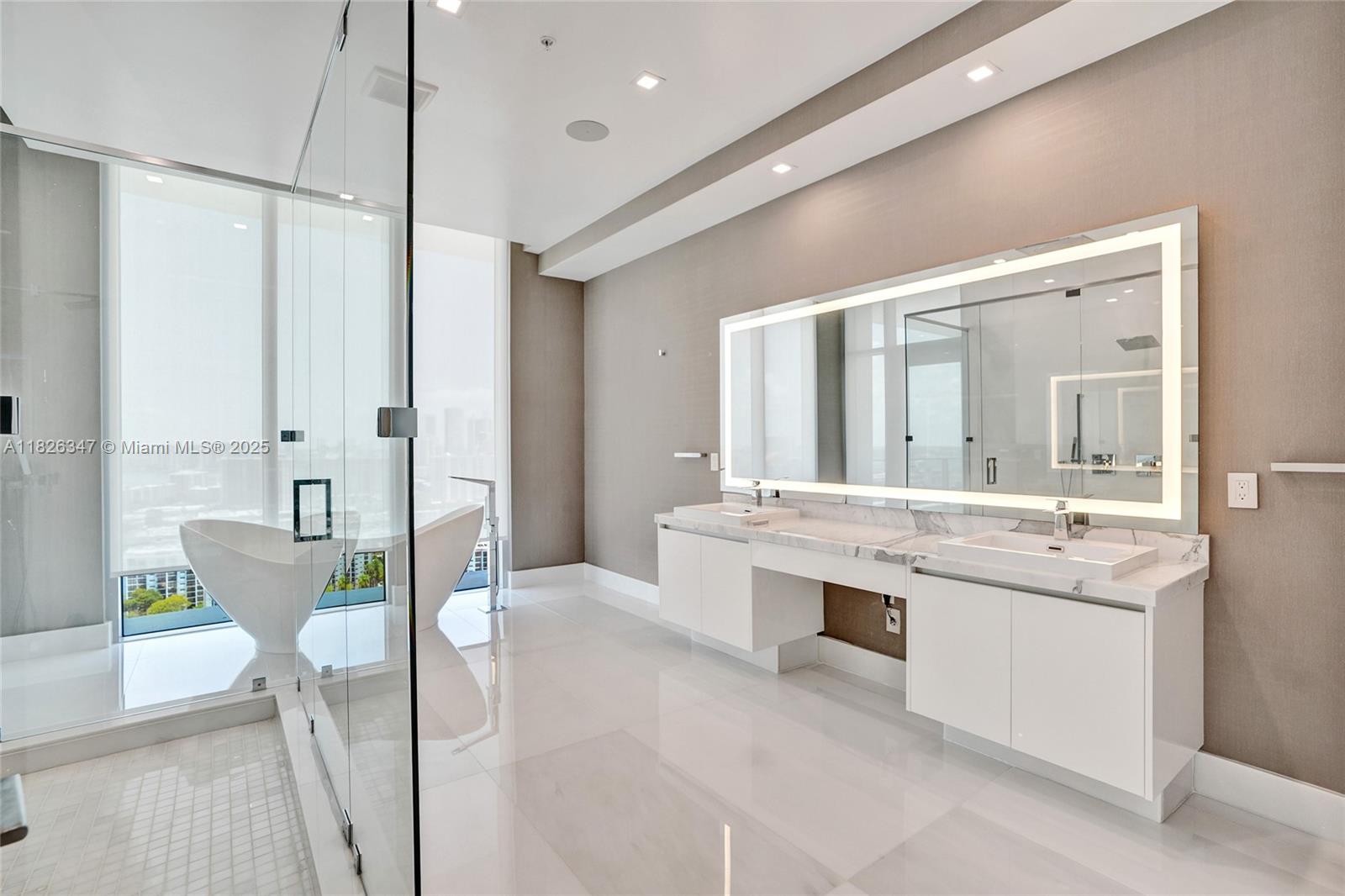 PARQUE TOWERS CONDO - Residential