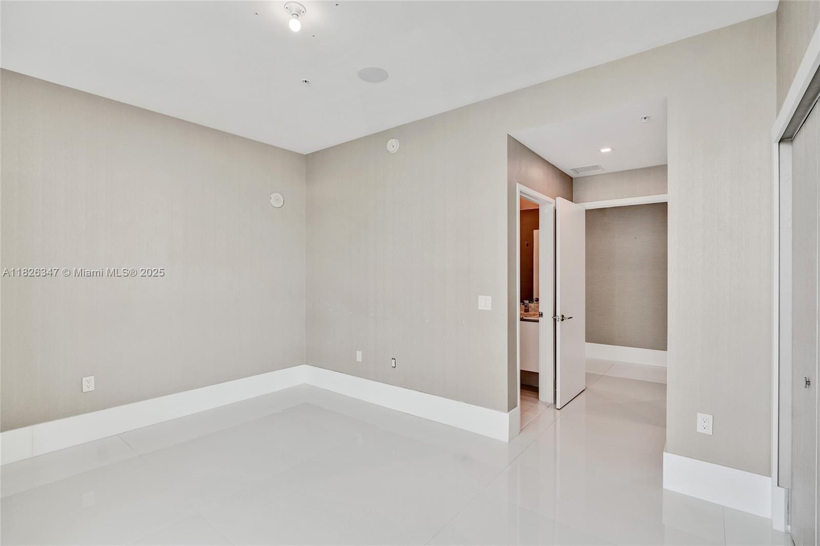 PARQUE TOWERS CONDO - Residential