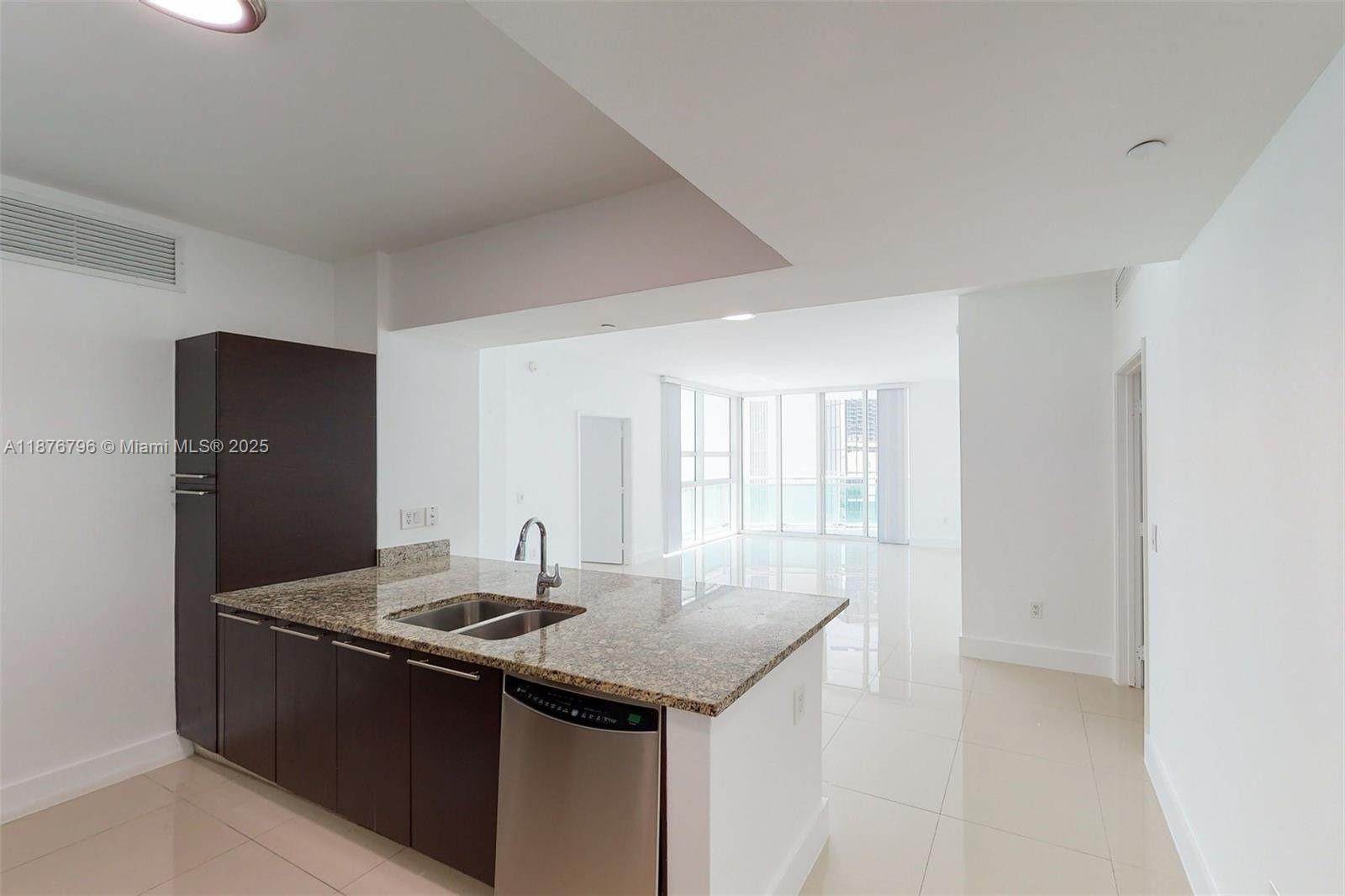 951 Brickell Ave 810
