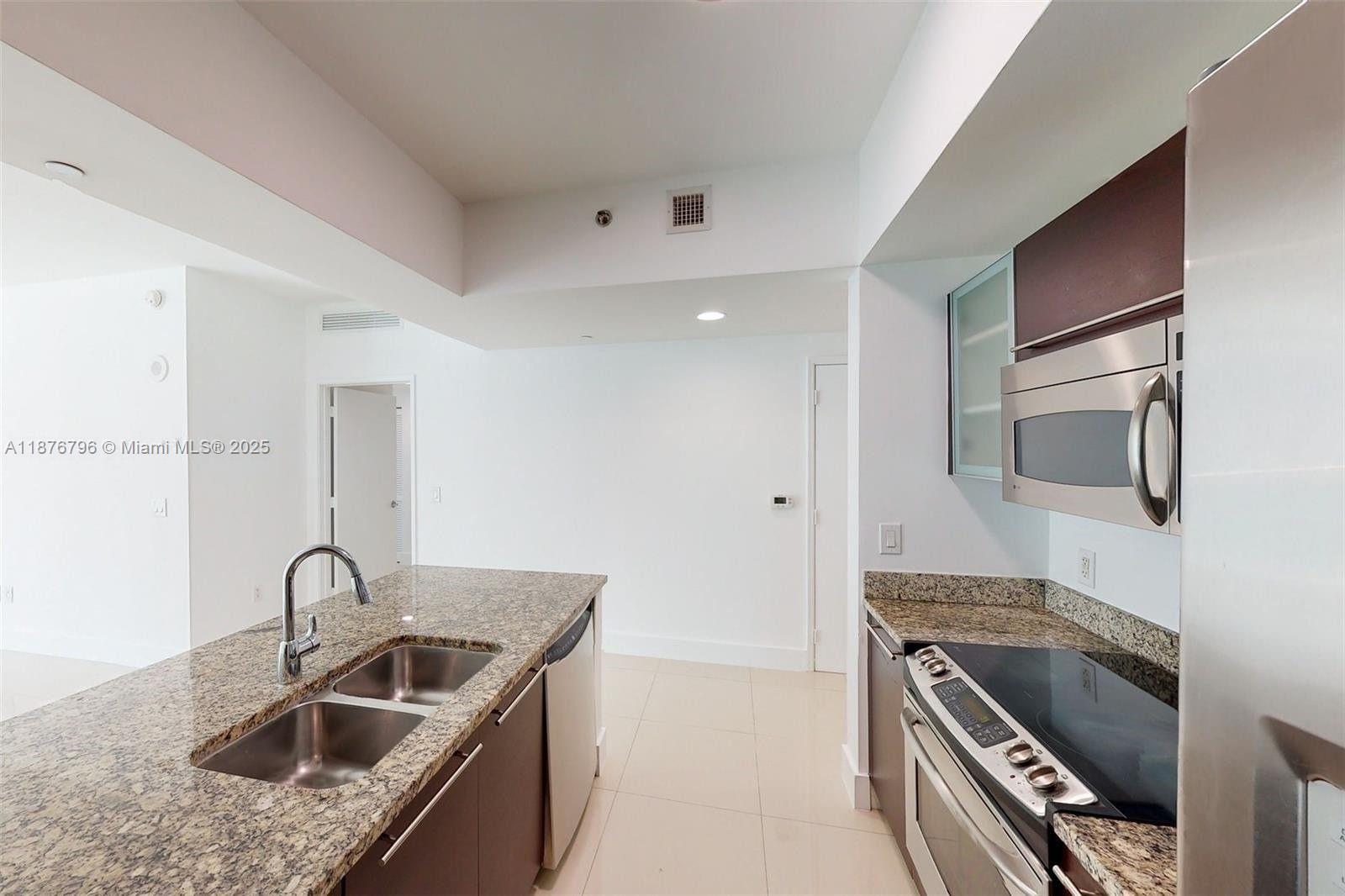 951 Brickell Ave 810