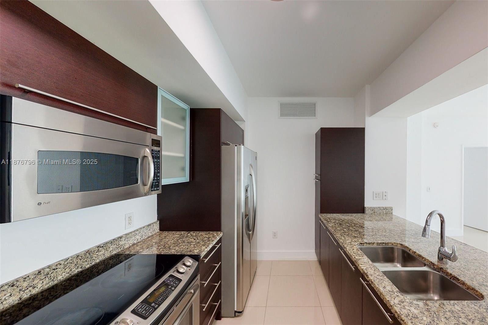 951 Brickell Ave 810