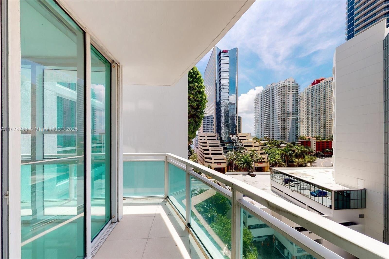 951 Brickell Ave 810