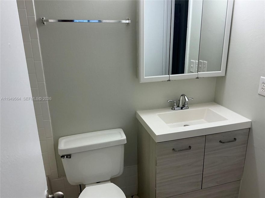 Well managed building.Large one bedroom with patio central air throughout nice size kitchen upgraded bathroom, washer and dryer in building not in unit parking no problem gated building
Excellent location right off US one next to the icebox café walking distance since the convenience store 15 minutes away from golf stream in Aventura Mall 15 minutes to the beach and the airport