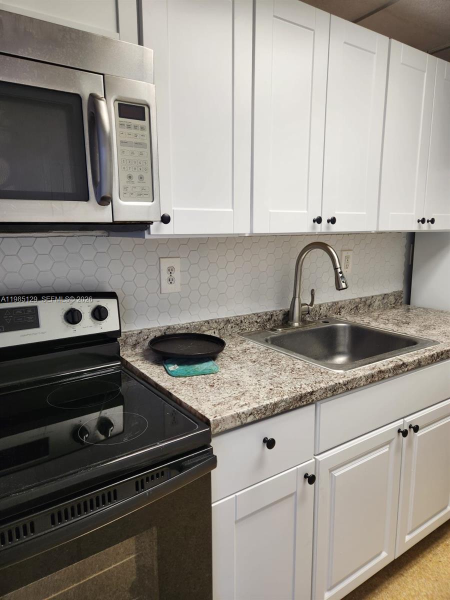 FLORIDIAN ARMS CONDO - Residential Lease